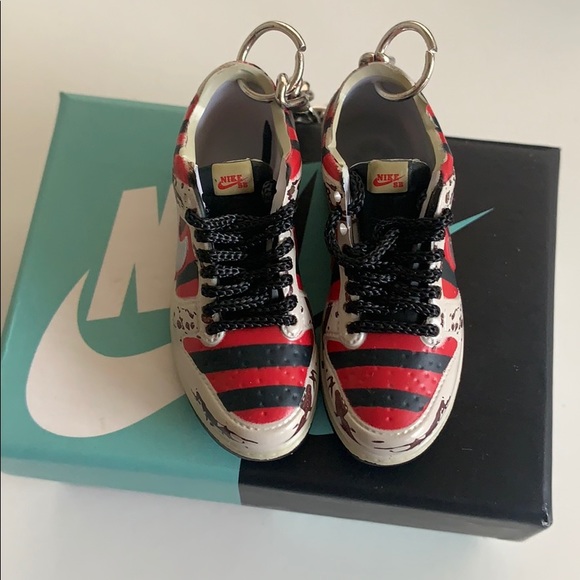 ‼️ONLY 4 LEFT‼️Freddy Krueger x Nike SB Dunk Low Keychains - Picture 2 of 14